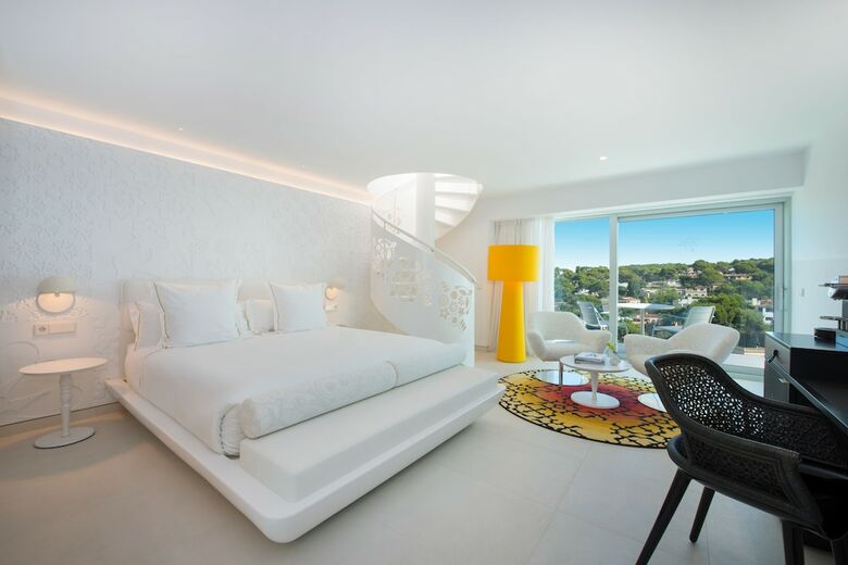 Hotel The Donna Portals