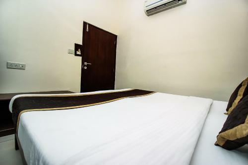 Oyo 16382 Hotel Sinjara