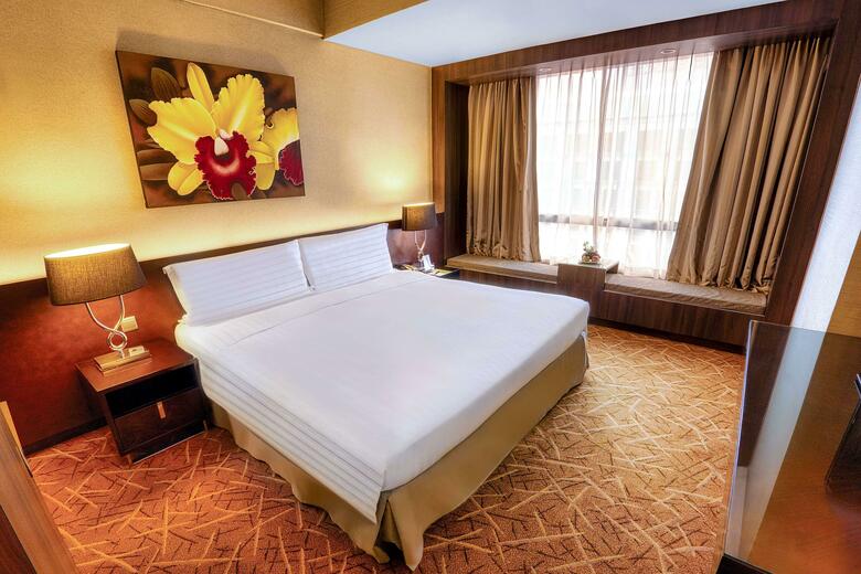 Peninsula Excelsior Hotel
