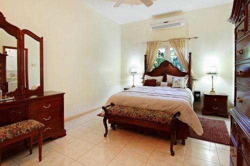 Valencia Villa