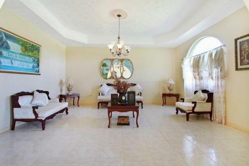Valencia Villa