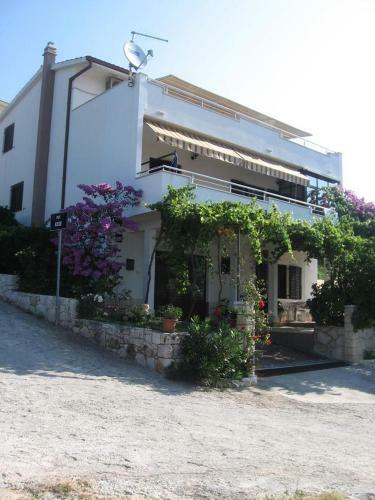 Hostal Apartments With A Parking Space Seget Vranjica (trogir) - 11273