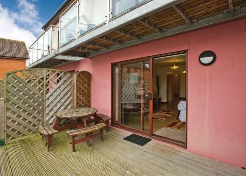 Ferry Marina Cottages