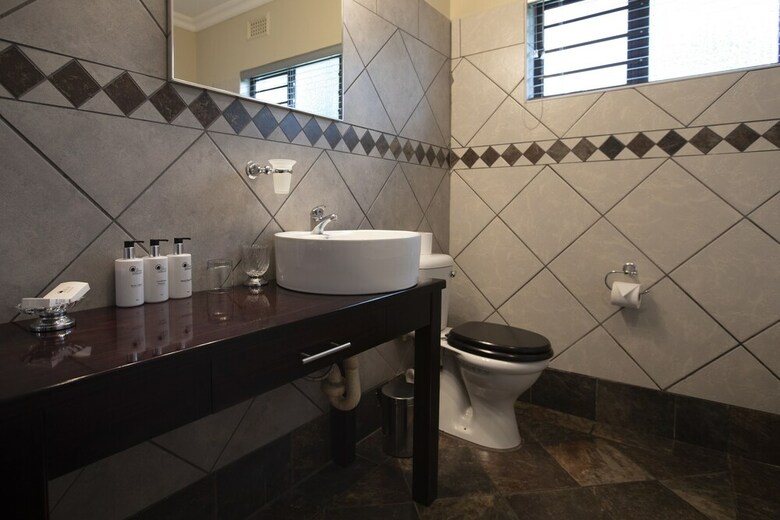 Bed & Breakfast At Heritage House