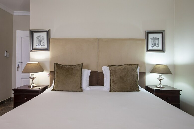 Bed & Breakfast At Heritage House
