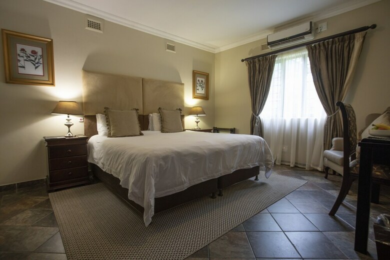 Bed & Breakfast At Heritage House