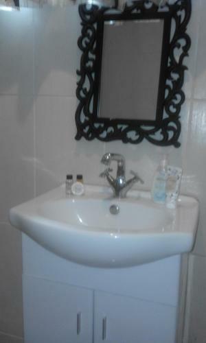 Bed & Breakfast Poetry Guestrooms