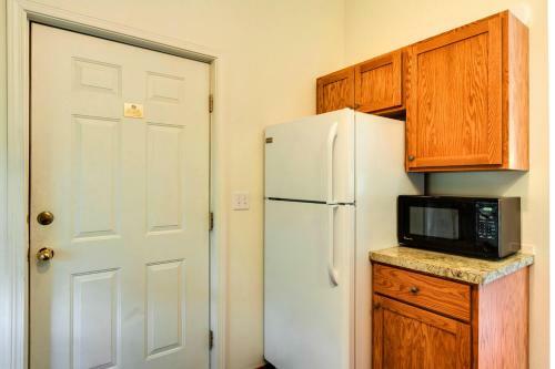 Maple Leaf Manor Furnished Apartments
