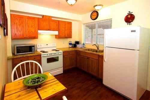 Maple Leaf Manor Furnished Apartments