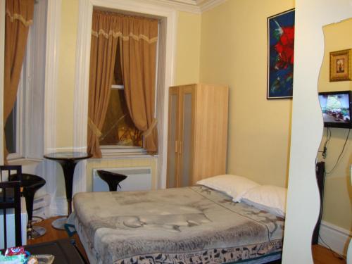 Hotel & Suites Place Des Arts
