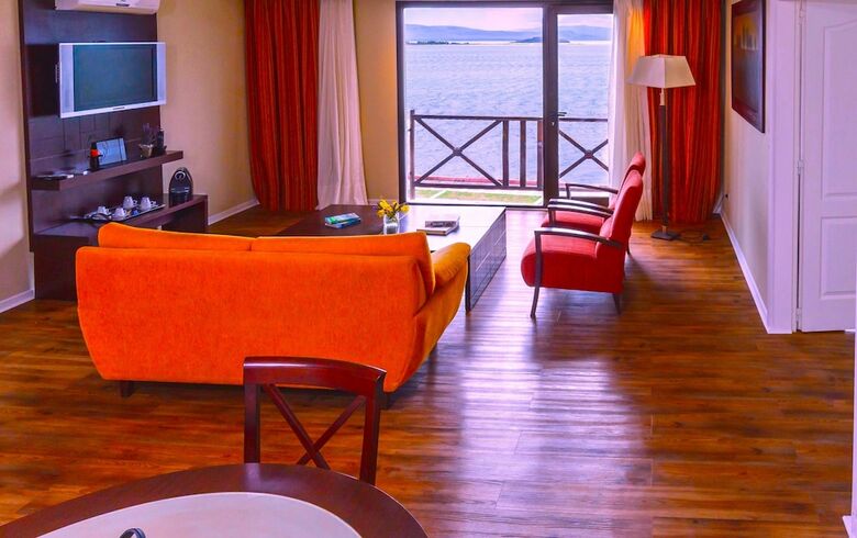 Xelena Hotel & Suites