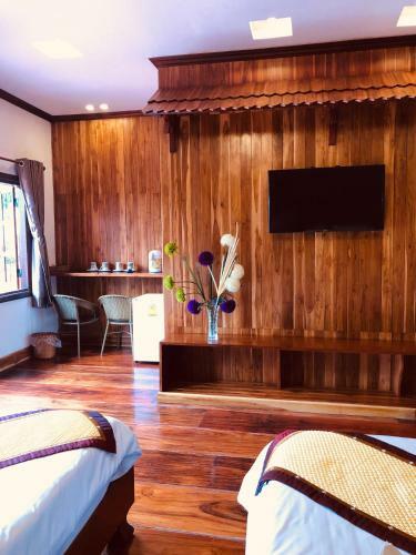 Hostal Merry Riverside Hotel