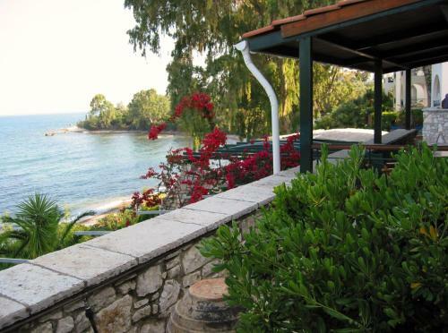 Aparthotel Grekis Beach Hotel And Apartments