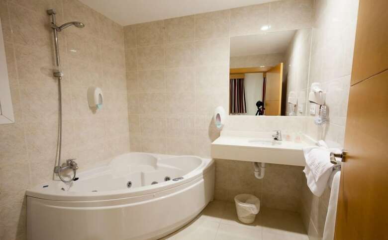 Hotel Amic Col�n