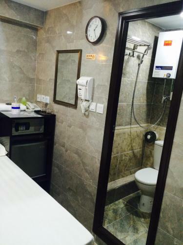 Hostal Modern Hotel