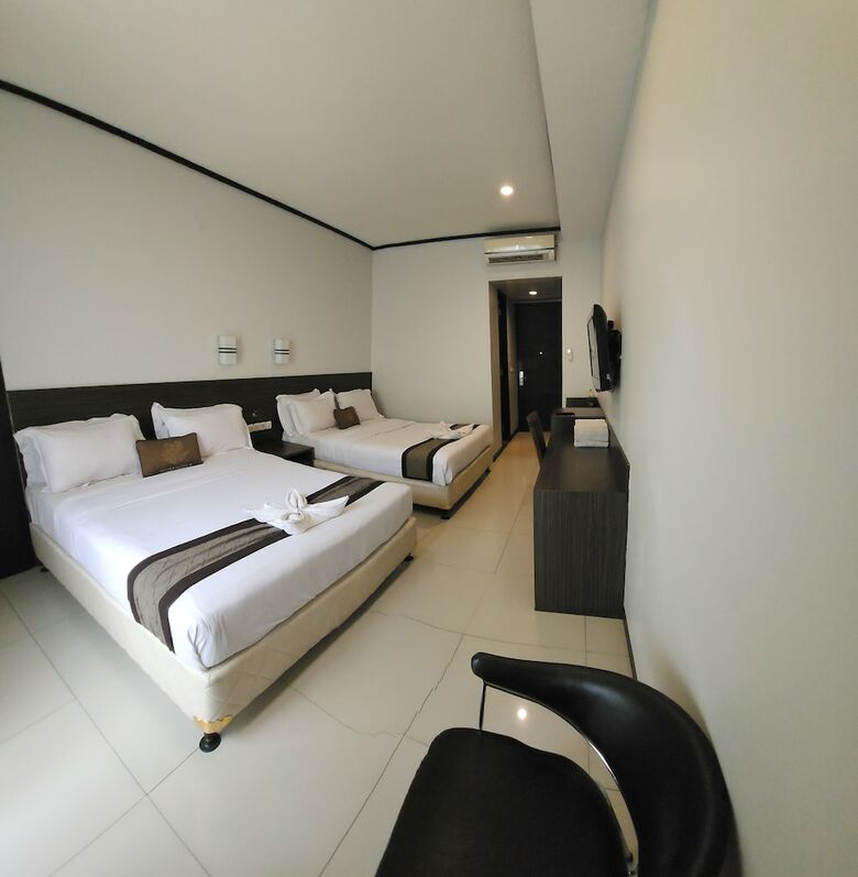 Summer Hills Hotel