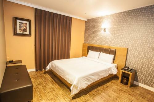 Pung Nam Tourist Hotel