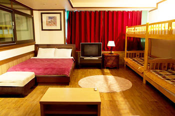Hostal Crown Guesthouse