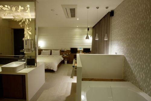 Polo Tourist Hotel
