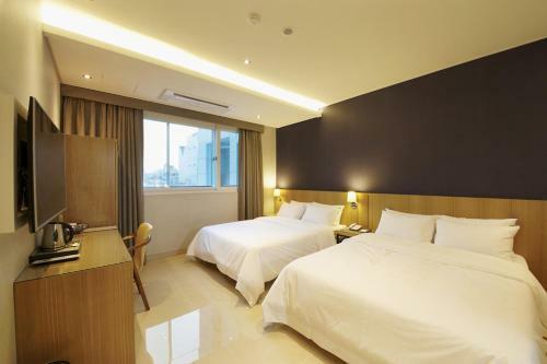 Hotel B