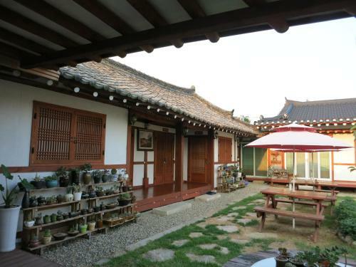 Hostal Raon Guesthouse