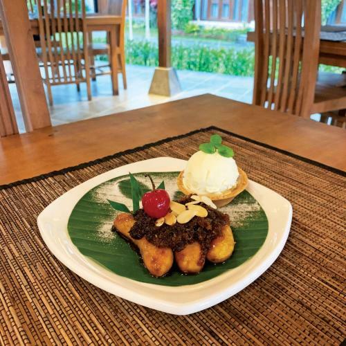 Senthong Asri Hotel And Resto