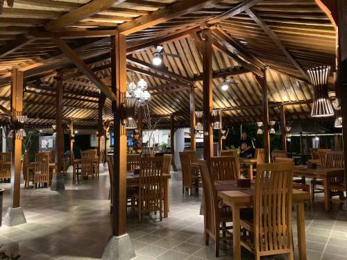 Senthong Asri Hotel And Resto