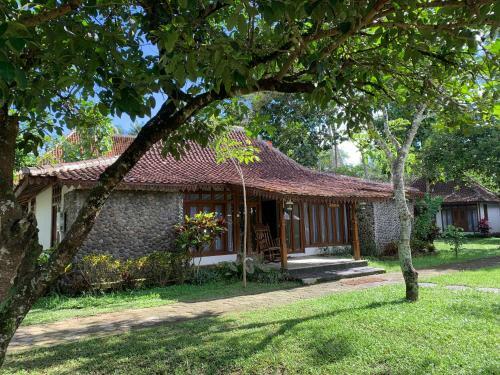 Senthong Asri Hotel And Resto
