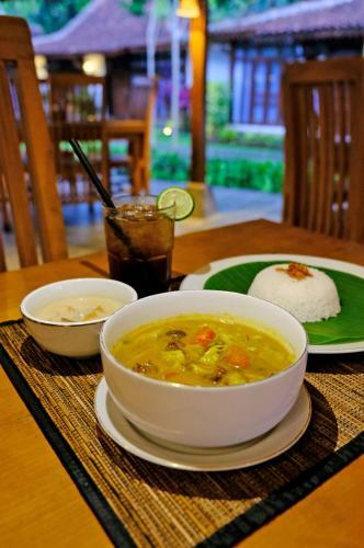 Senthong Asri Hotel And Resto