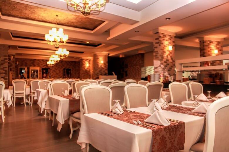 Hotel Vuni Palace