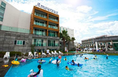 Hotel Amoureux Resort