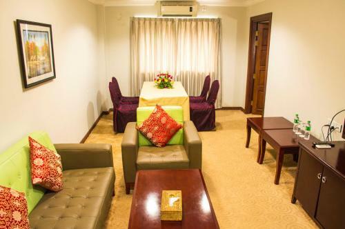 Green Leaf Hotel