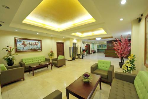 Green Leaf Hotel