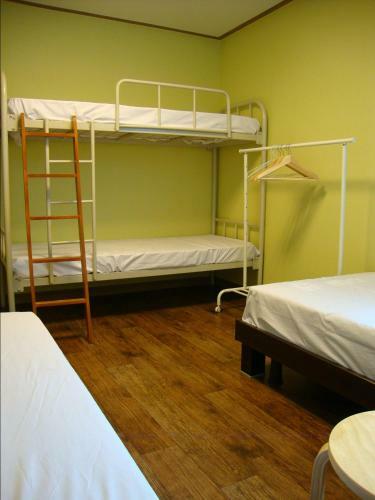 Hostal Cube Guesthouse