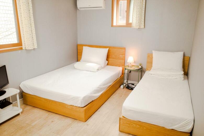 Hostal Starria Hostel
