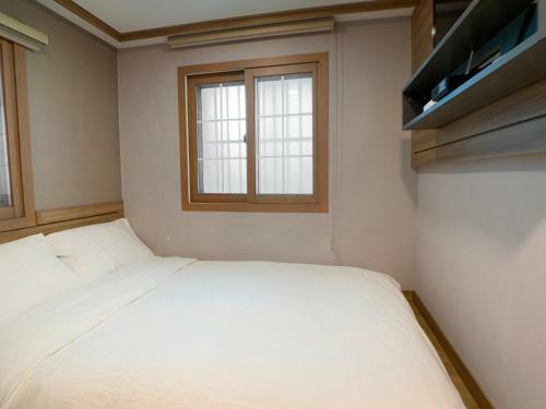 Hostal J-honor Guesthouse