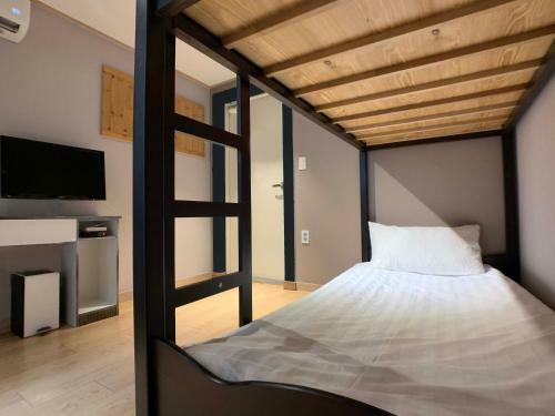 Hostal J-honor Guesthouse