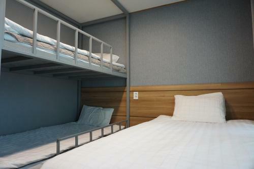 Hostal J-honor Guesthouse