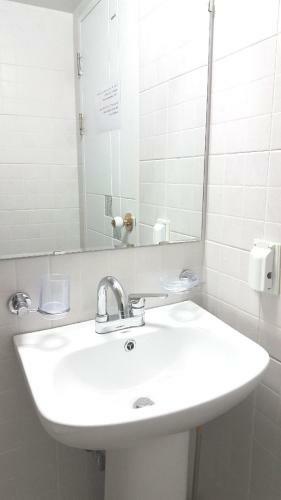 Hostal J-honor Guesthouse
