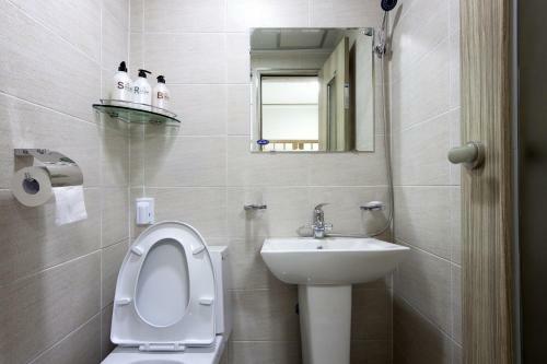 Hostal Charim Guesthouse