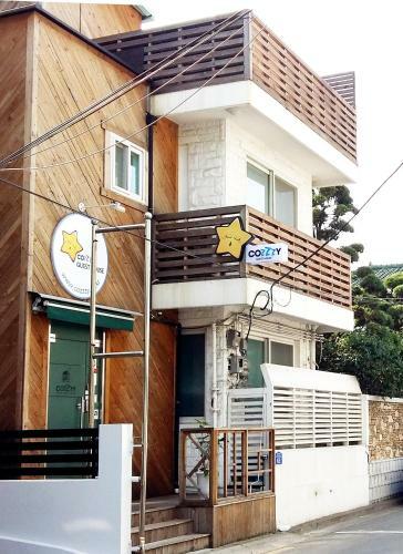 Albergue Cozzzy Guesthouse
