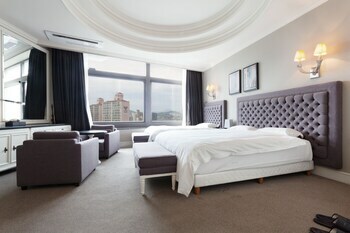 The Riverside Hotel
