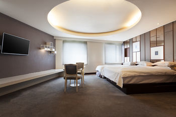 The Riverside Hotel