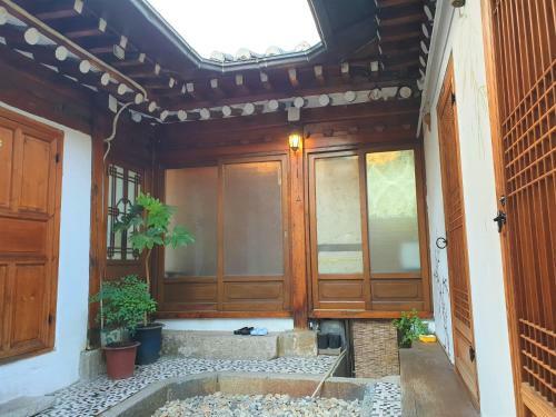 Hostal Raon Guesthouse
