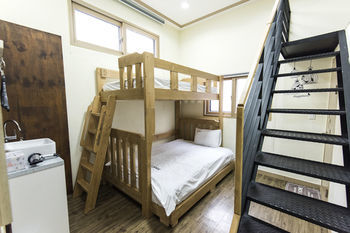 Hostal Roi House