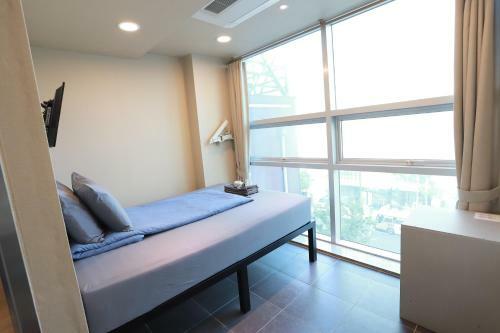 Seoul N Hostel