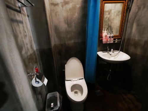 Hostal Twotwo House