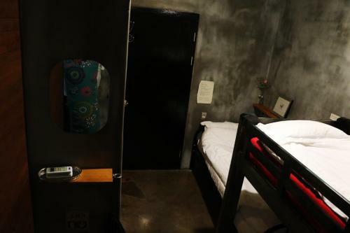 Hostal Twotwo House