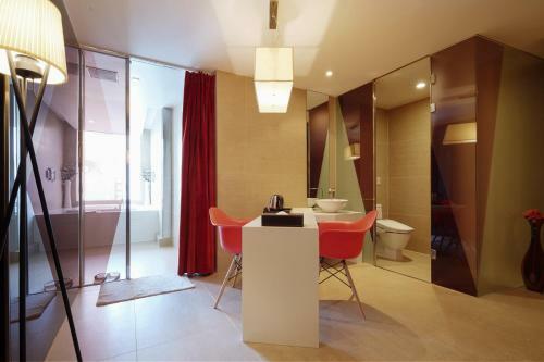 Tria Business & Boutique Hotel