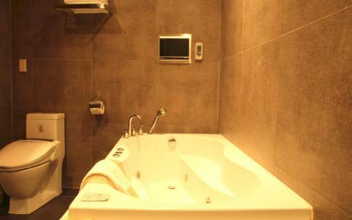 Tria Business & Boutique Hotel